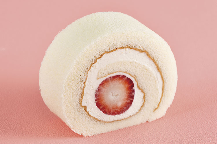 あまおうのホワイトロールケーキ