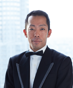 バーテンダー　尾崎