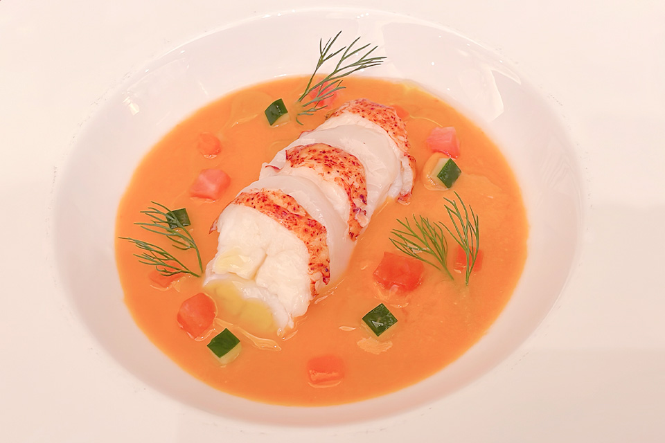 調理部門優秀賞：「オマールエビとホタテのヴァプール夏野菜のガスパッチョ」様々な野菜の旨味を感じられるサッパリとした冷製スープ