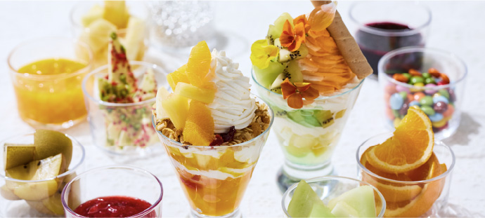 15種以上のトッピングで作る自分だけのオリジナルパフェ