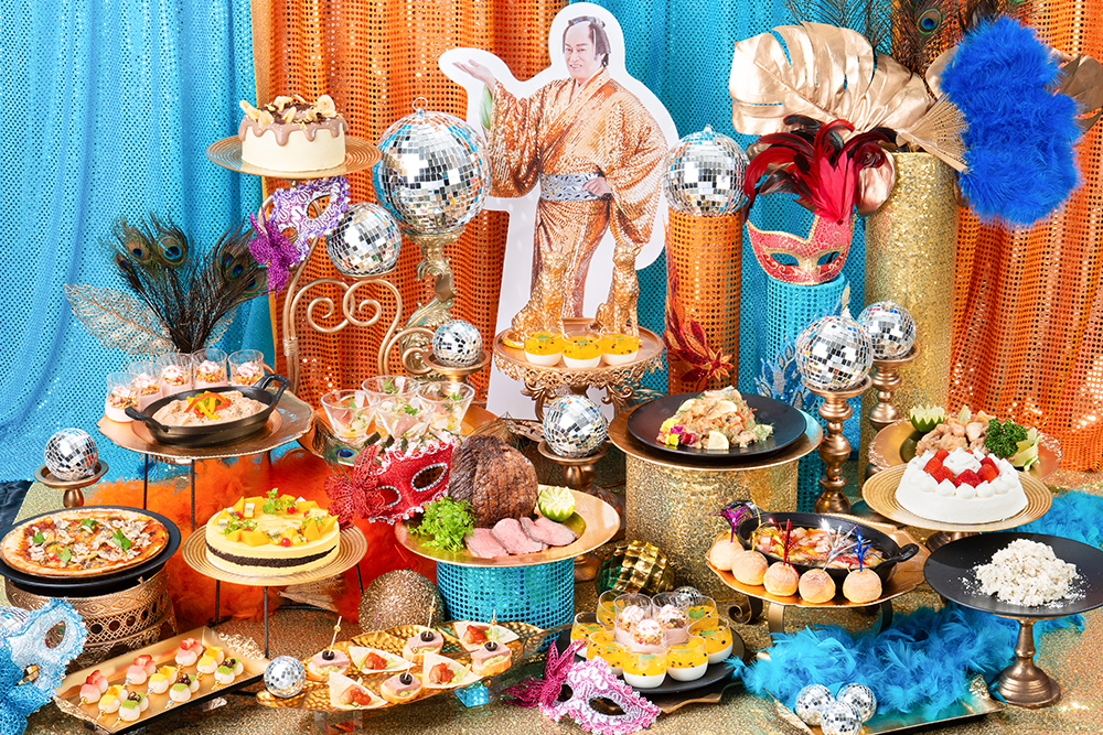 マツケンサンバⅡのハッピーでゴージャスな世界観をイメージした世界初のホテルブッフェを開催！マツケンサンバⅡをイメージしたメニューからゴージャスなメニューまで、味はもちろん見た目も楽しいメニューが勢揃い。ご家族、ご友人といっしょにマツケンブッフェで美味しくアミーゴ＆楽しもうセニョリータ　オレ！