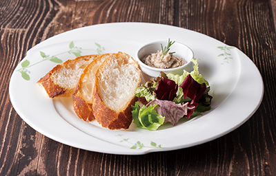 ポークリエット バゲット添え